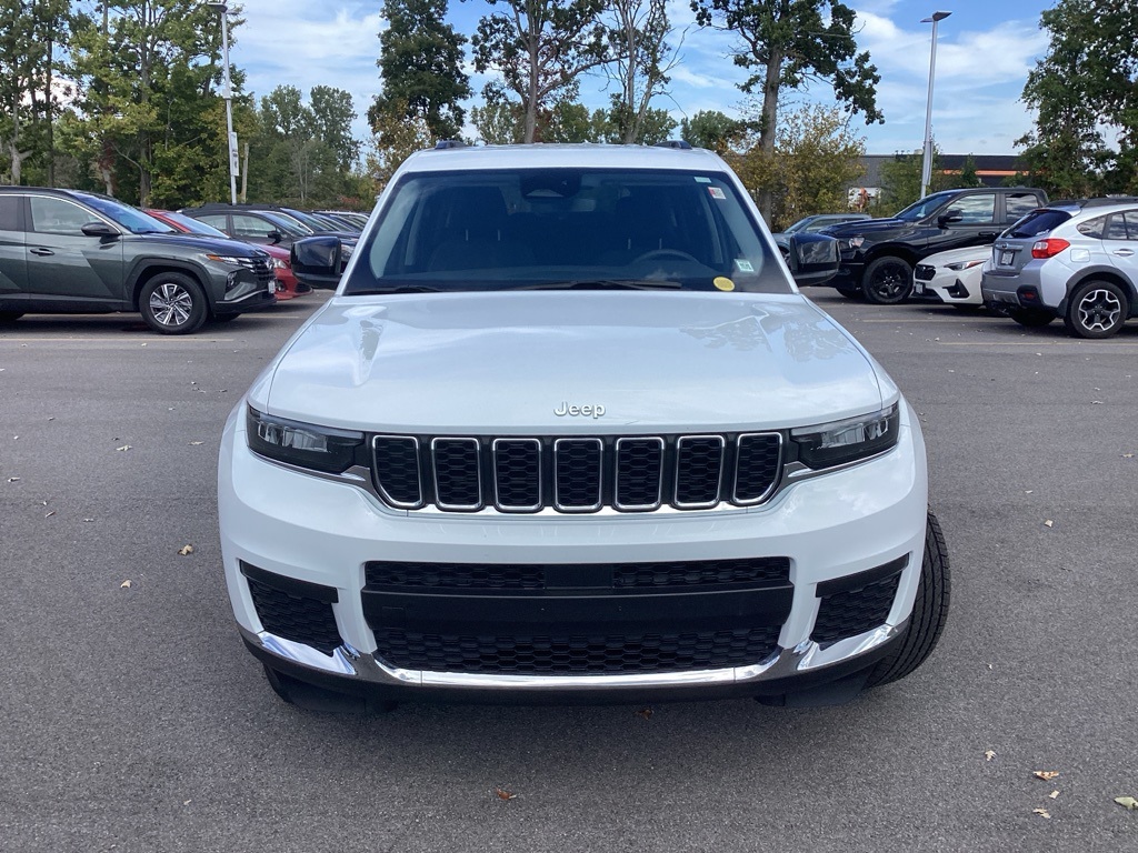 2023 Jeep Grand Cherokee Laredo photo 2