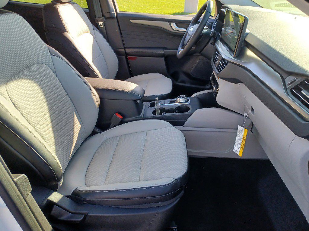 2023 Ford Escape Plug-In Hybrid photo 6