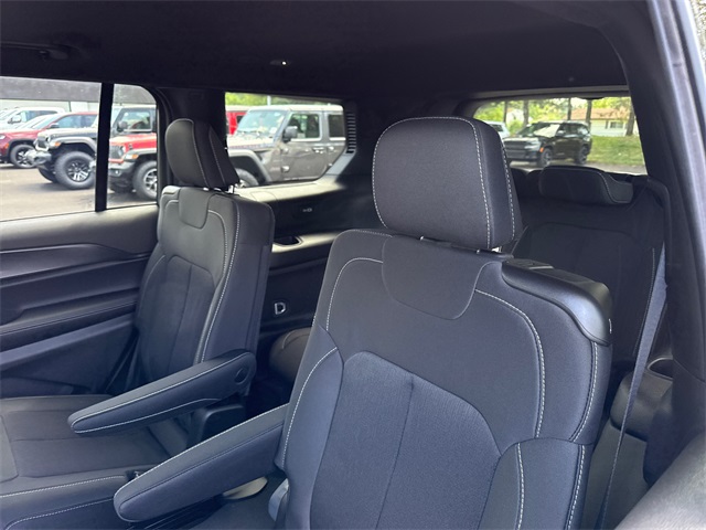 2025 Jeep Grand Cherokee Laredo X photo 4