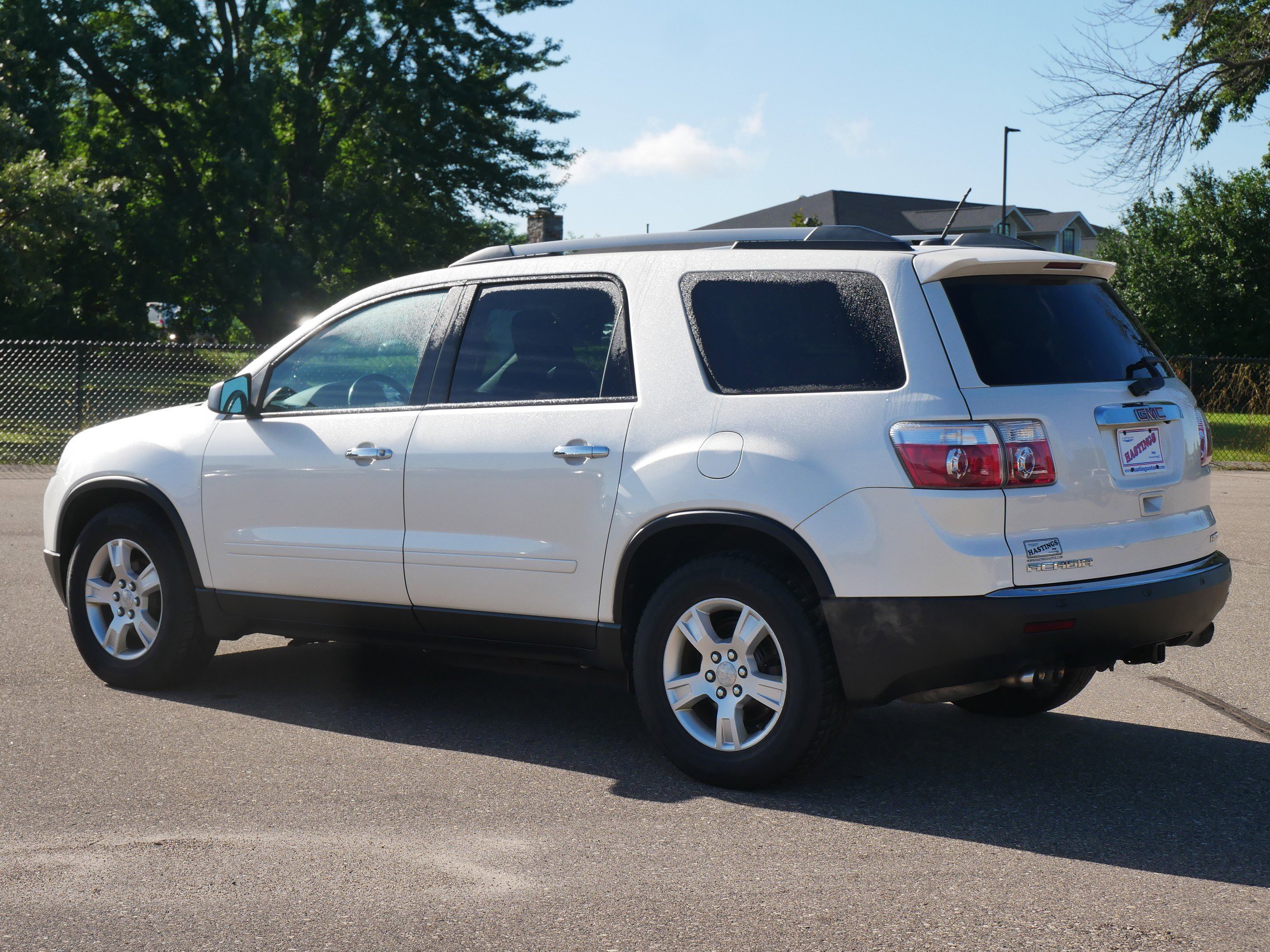 2011 Gmc Acadia SLE photo 3