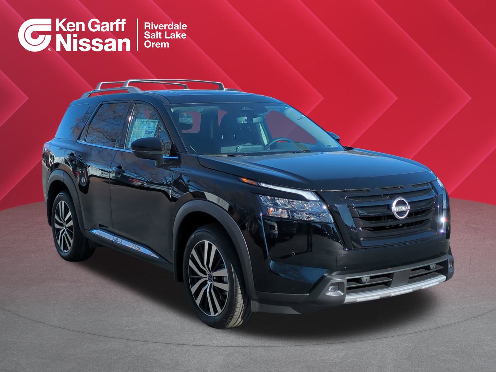2025 Nissan Pathfinder Platinum's photo