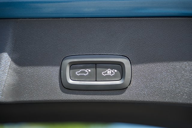 2023 Volvo XC40 Plus photo 5