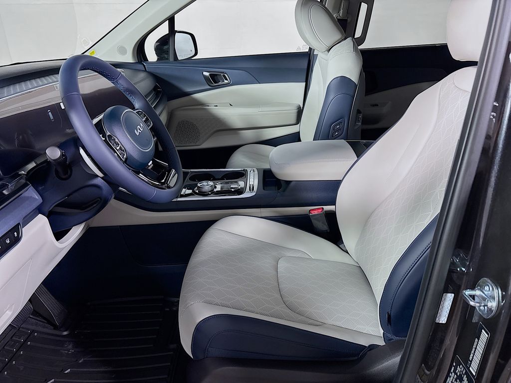 2026 Kia Carnival SX photo 11