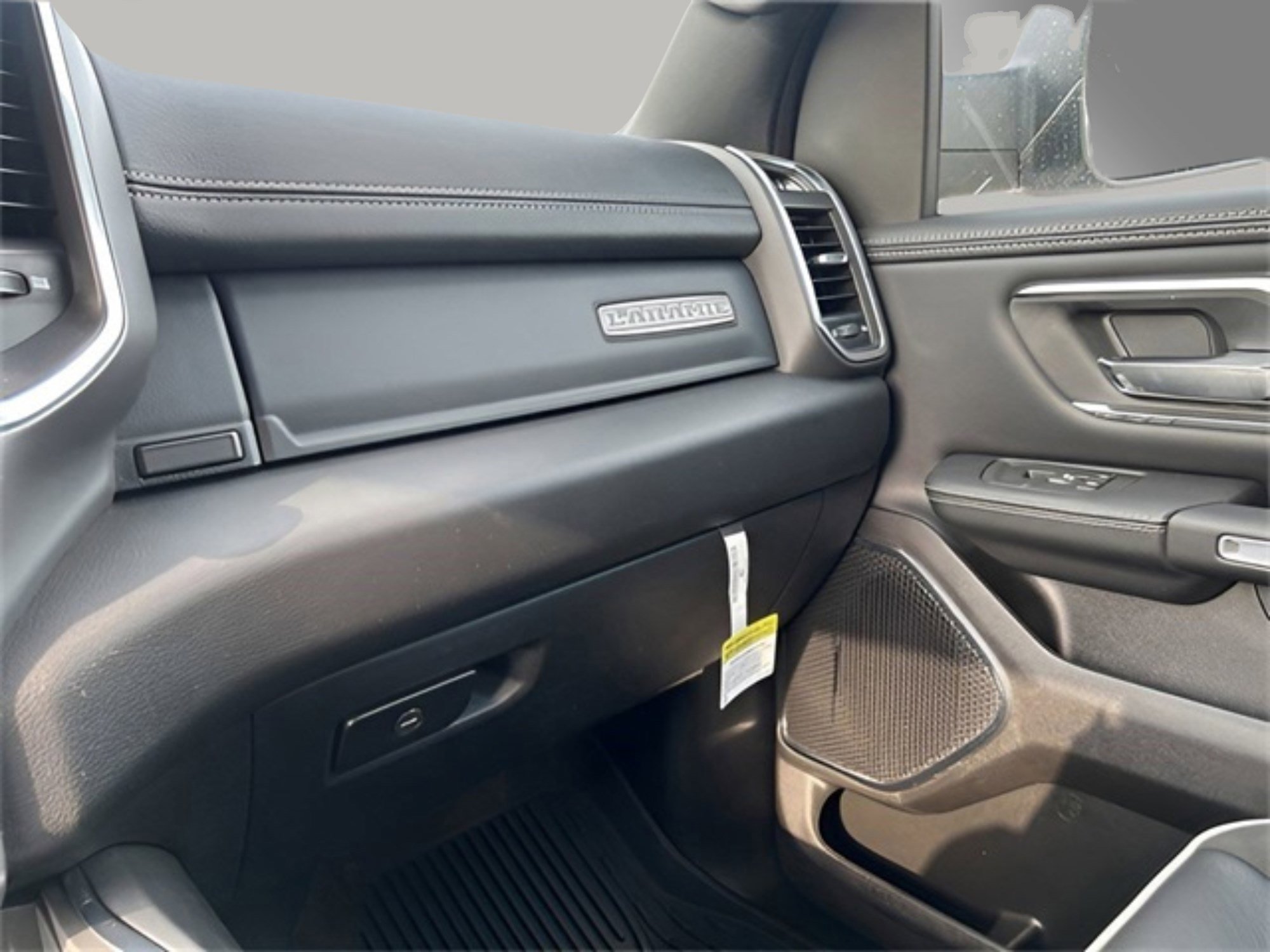 2025 Ram 1500 Laramie photo 17