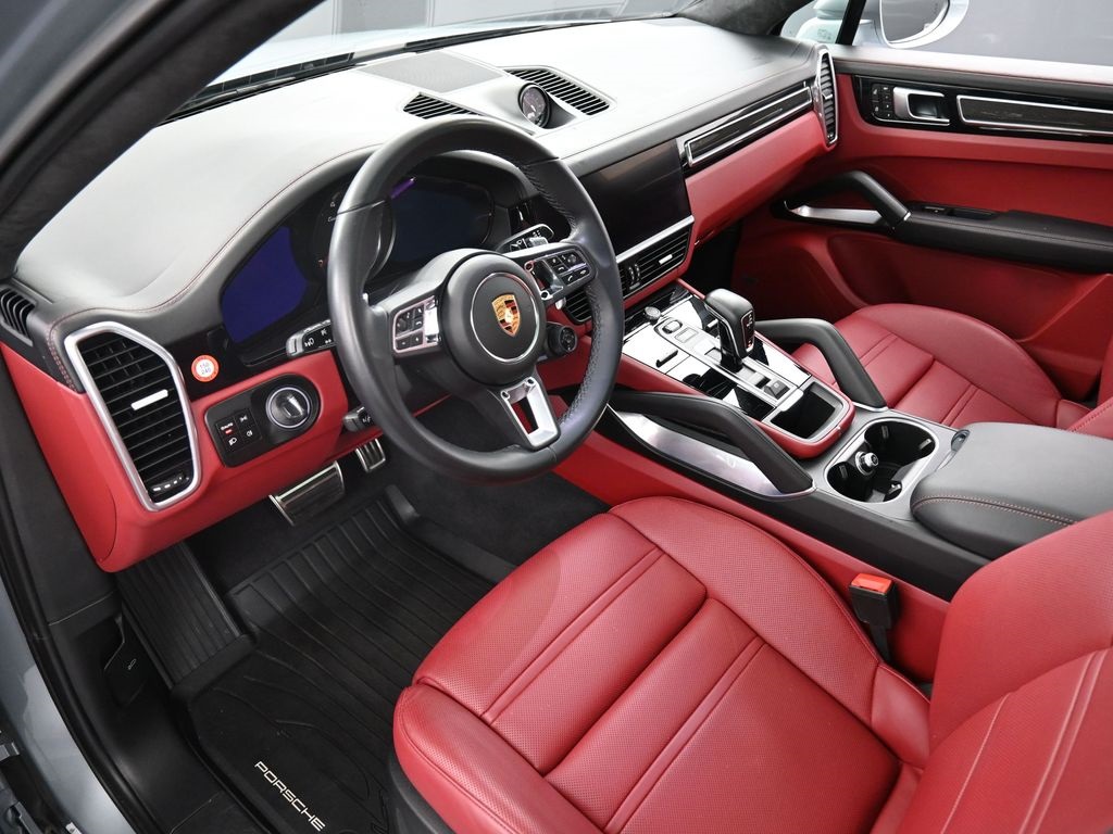 2022 Porsche Cayenne Coupe Turbo photo 3