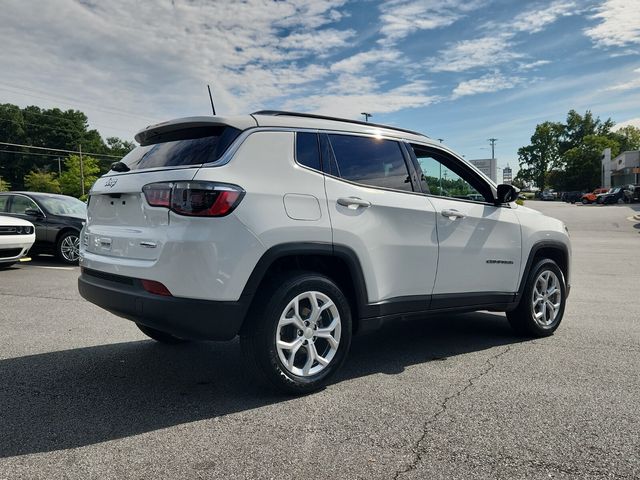 2024 Jeep Compass Latitude photo 3
