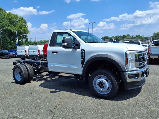 2025 Ford F-550 Super Duty Chassis Cab XL's photo