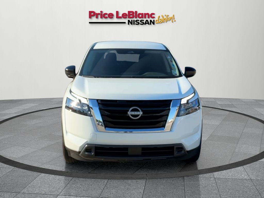 2024 Nissan Pathfinder S photo 2