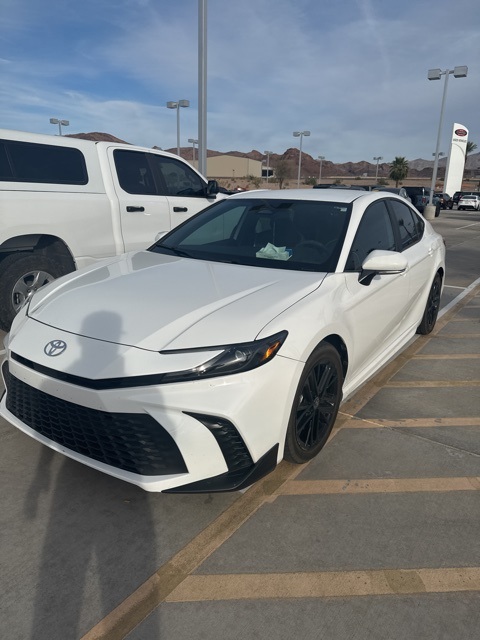 2025 Toyota Camry LE's photo