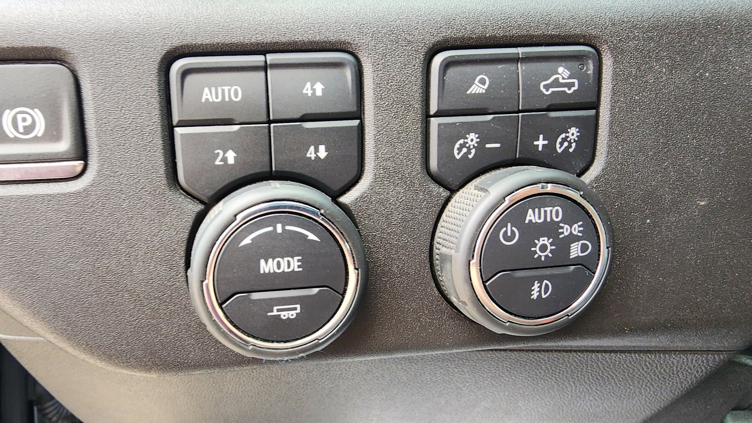 2024 Chevrolet Silverado 3500HD LT photo 8