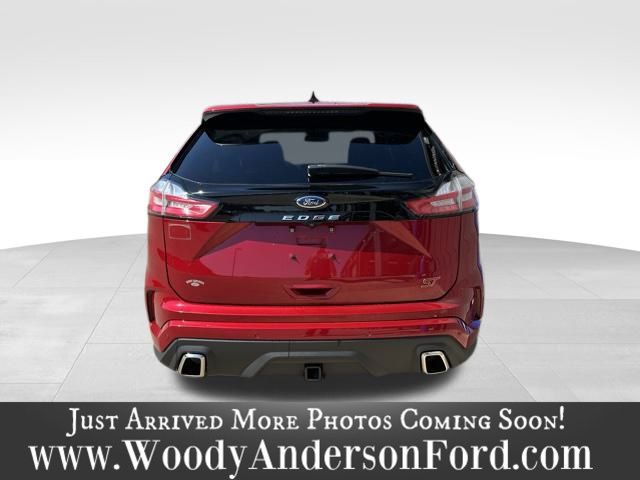 2023 Ford Edge ST photo 4