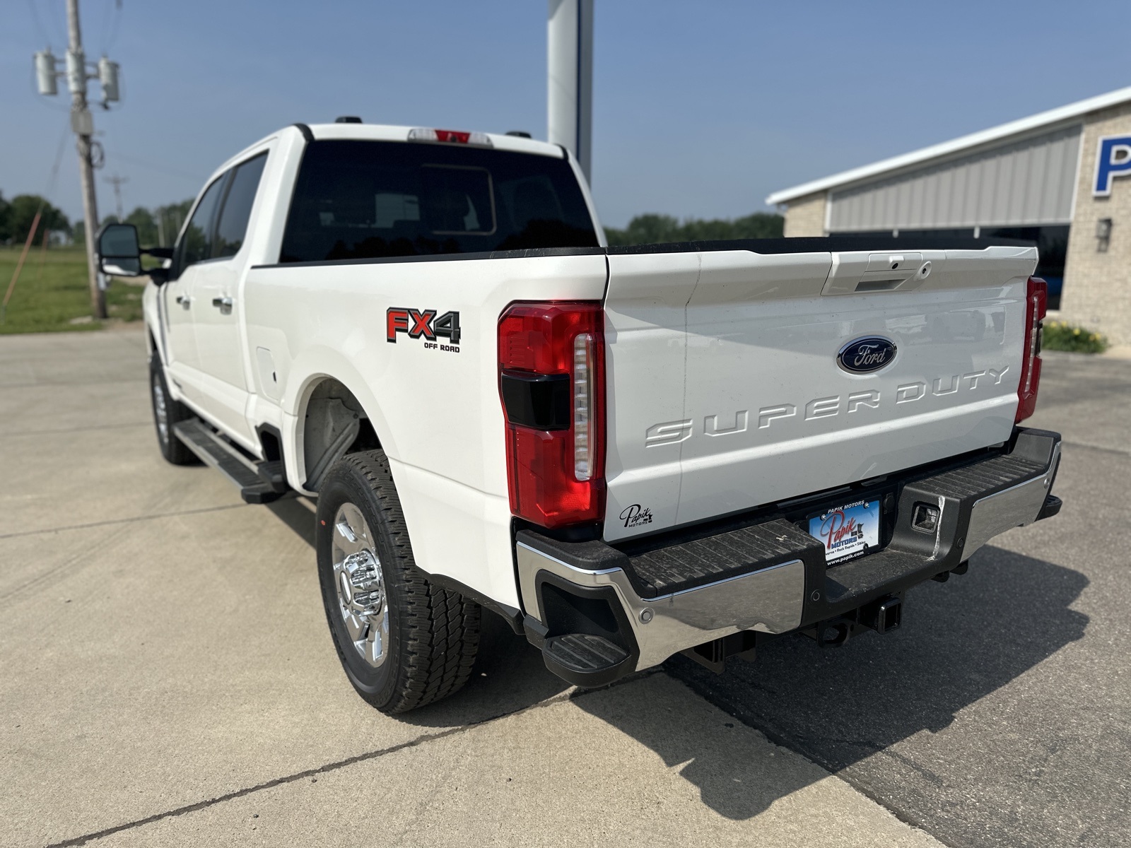 2025 Ford F-350 Lariat photo 4