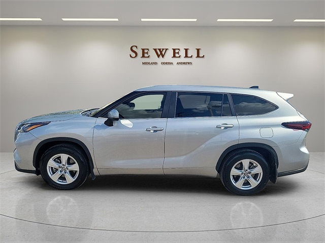 2024 Toyota Highlander LE photo 2