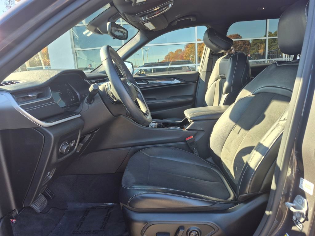 2022 Jeep Grand Cherokee Altitude photo 2