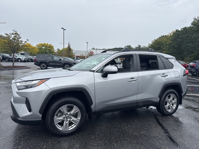 2022 Toyota RAV4 XLE photo 6