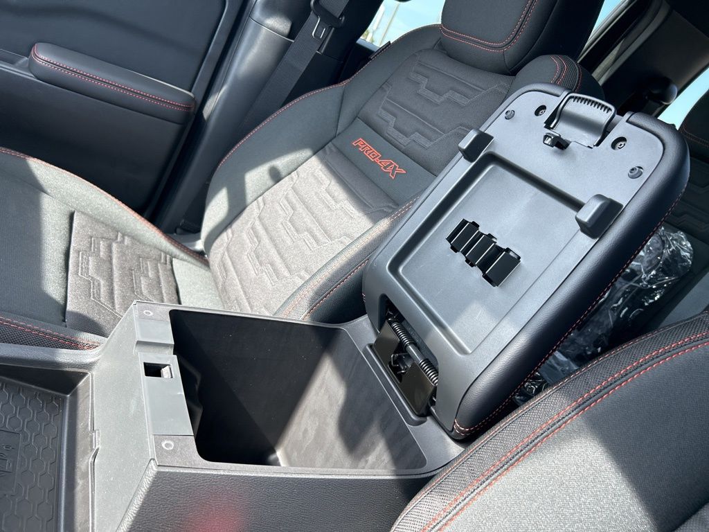2025 Nissan Frontier PRO-4X photo 32