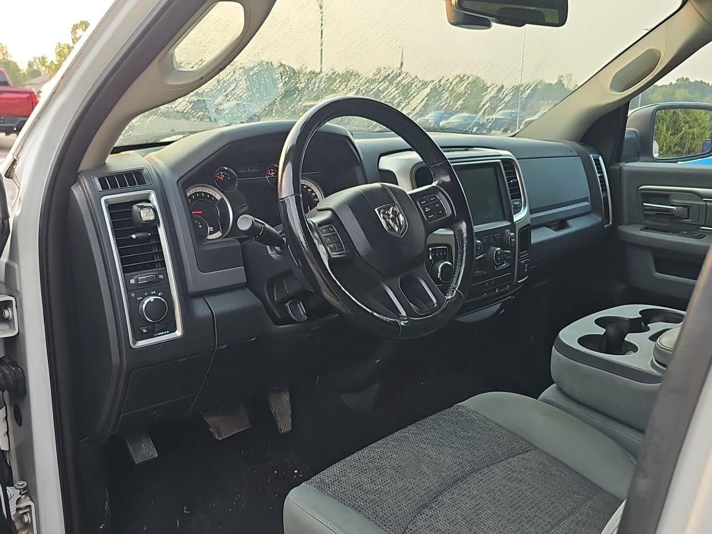 2020 Ram 1500 Classic SLT photo 4