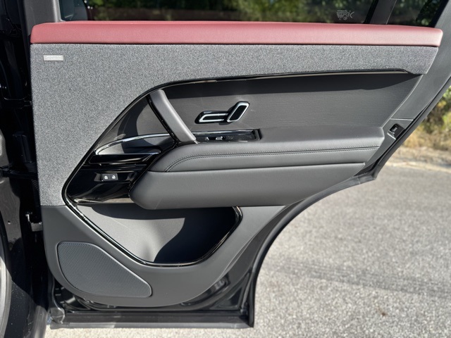 2025 Land Rover Range Rover Sport SE photo 16