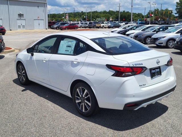 2025 Nissan Versa 1.6 SV photo 5