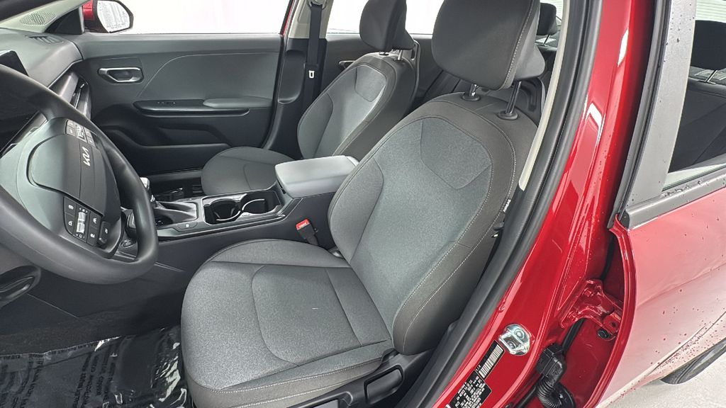 2025 Kia K4 LXS photo 10
