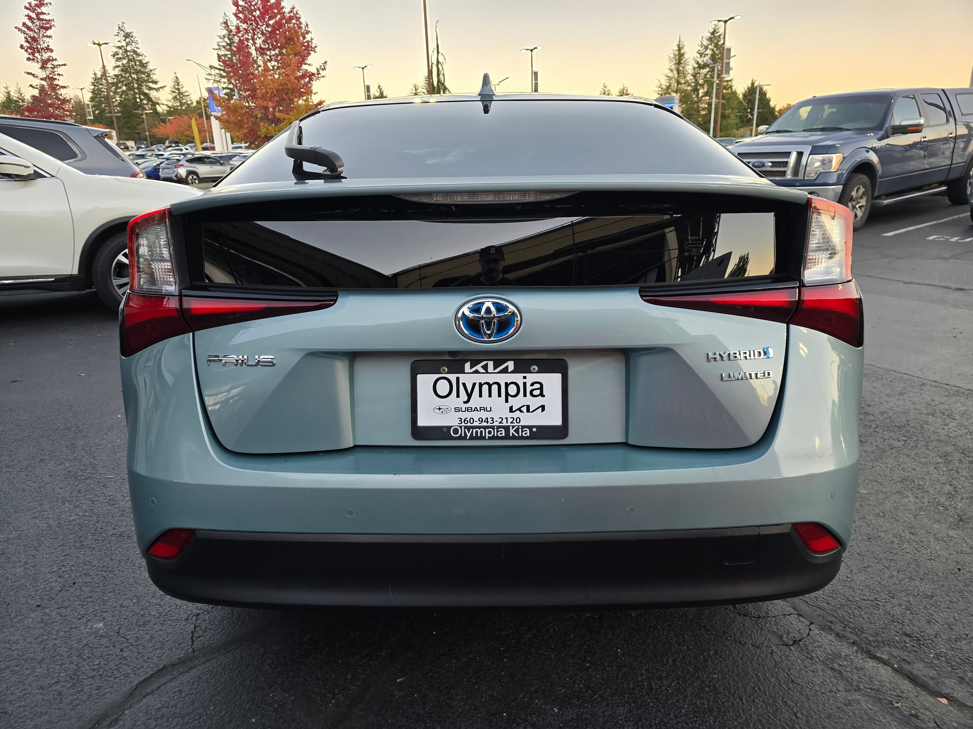 2019 Toyota Prius Limited photo 3