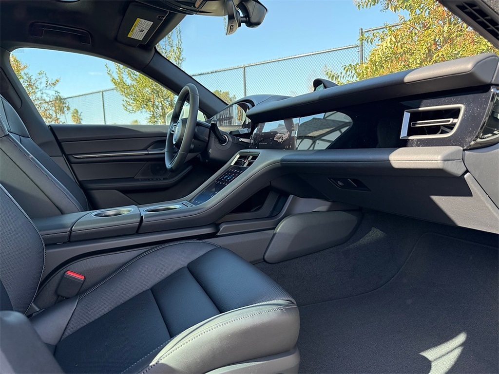2025 Porsche Taycan photo 28