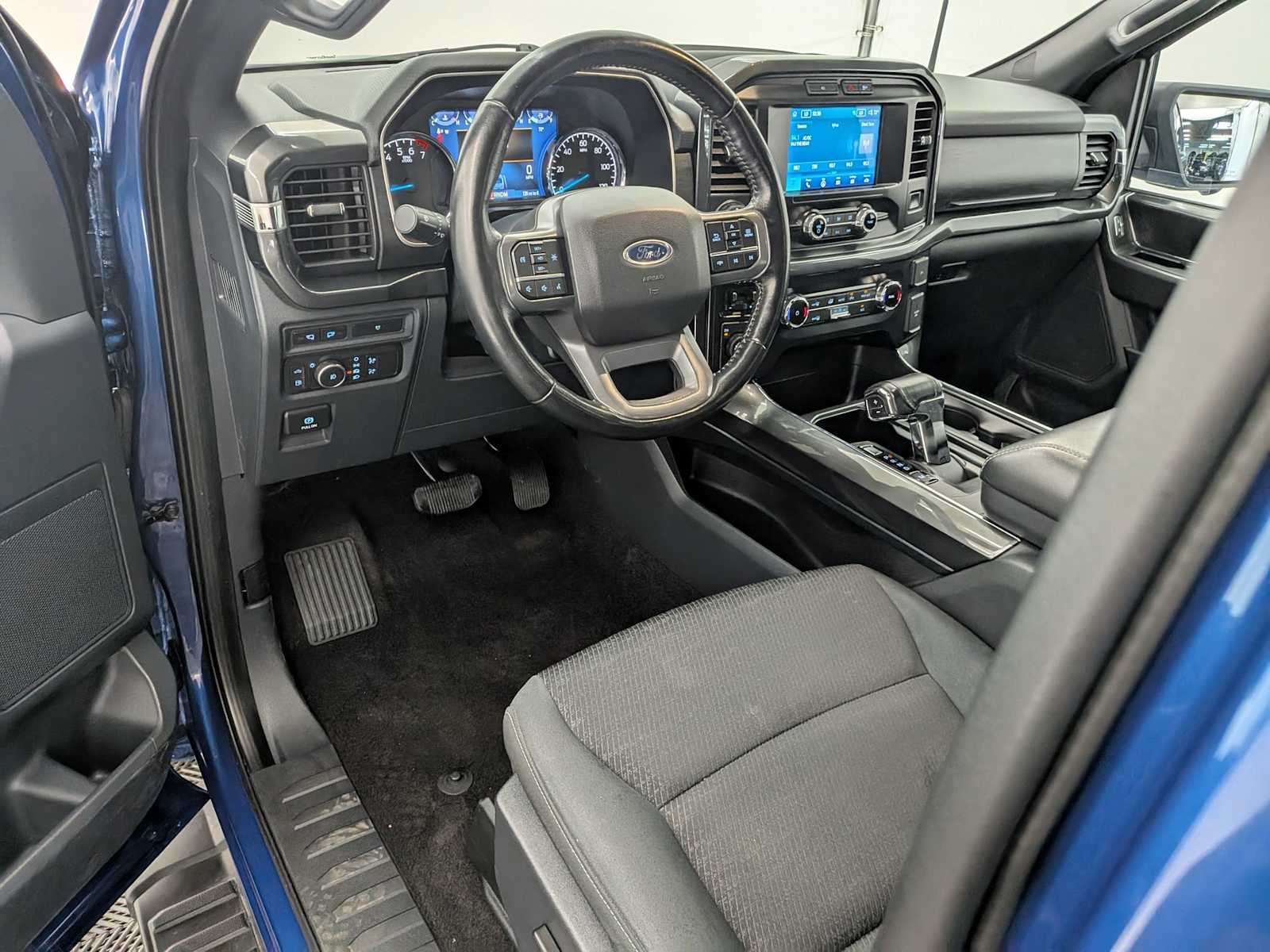 2022 Ford F-150 XL photo 2