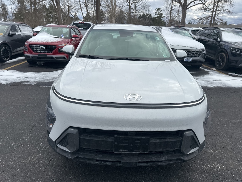2025 Hyundai Kona SE photo 3