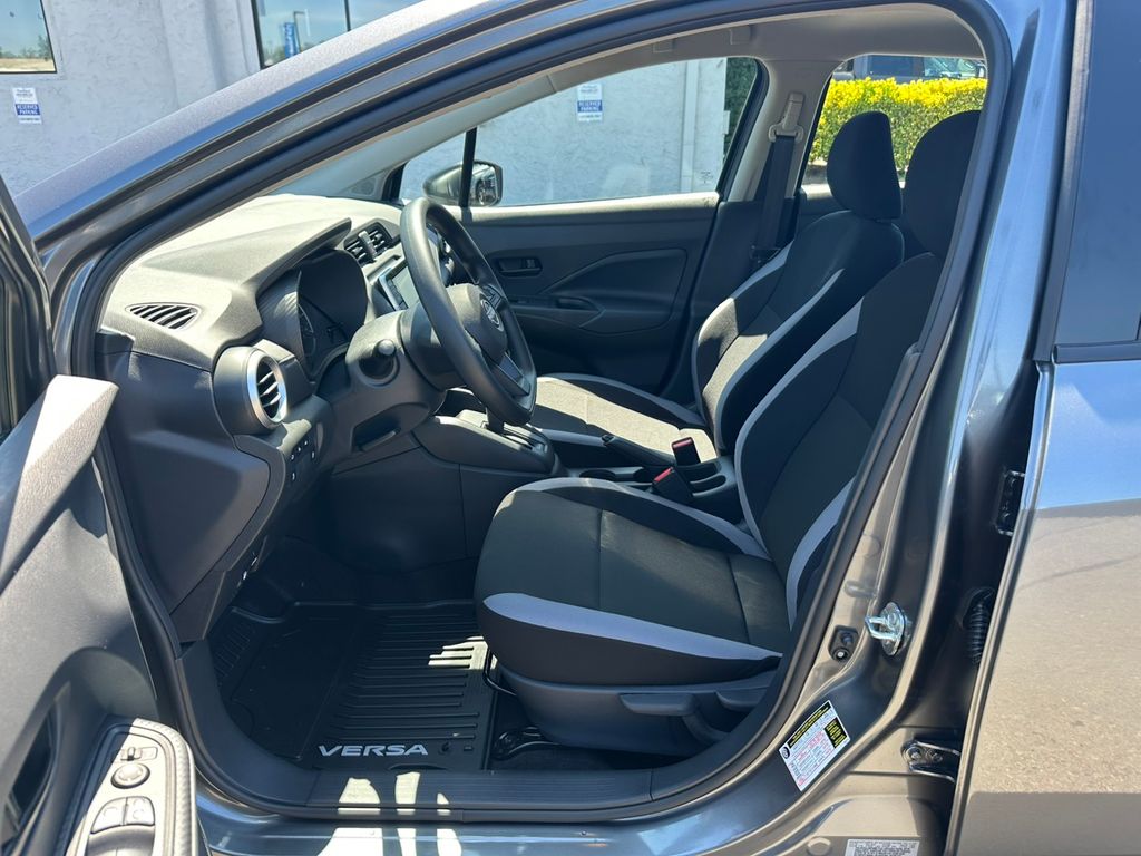 2025 Nissan Versa 1.6 S photo 13