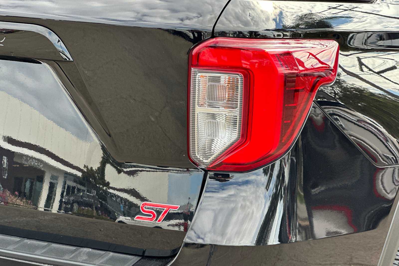 2023 Ford Explorer ST photo 33