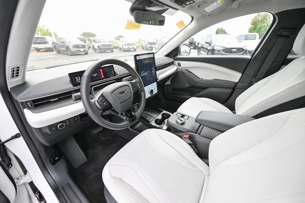 2024 Ford Mustang Mach-E Premium photo 13