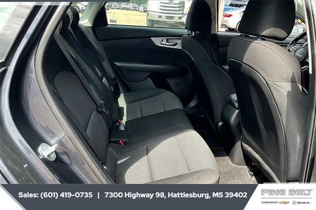 2023 Kia Forte LXS photo 3