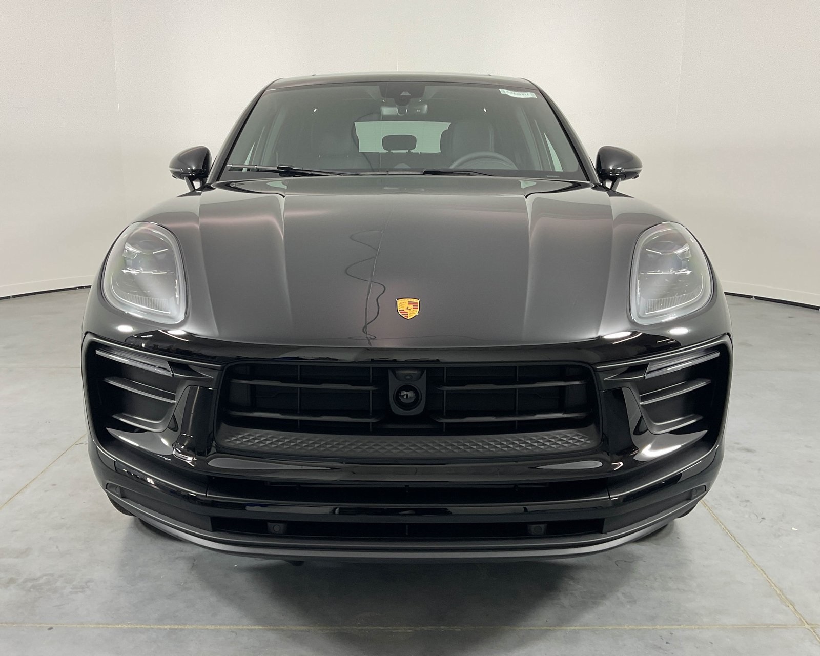 2026 Porsche Macan T photo 10