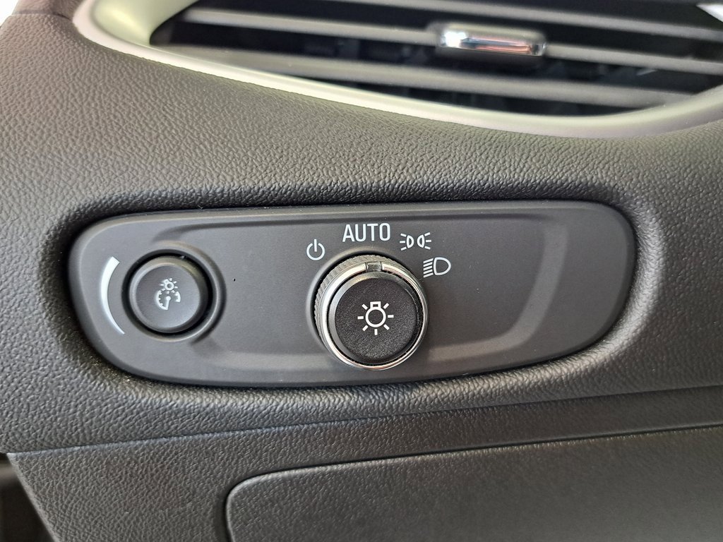 2021 Chevrolet Malibu LS photo 13