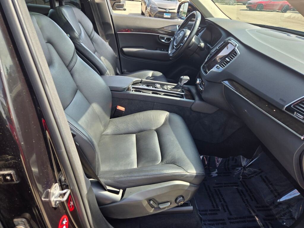 2017 Volvo XC90 Momentum photo 4