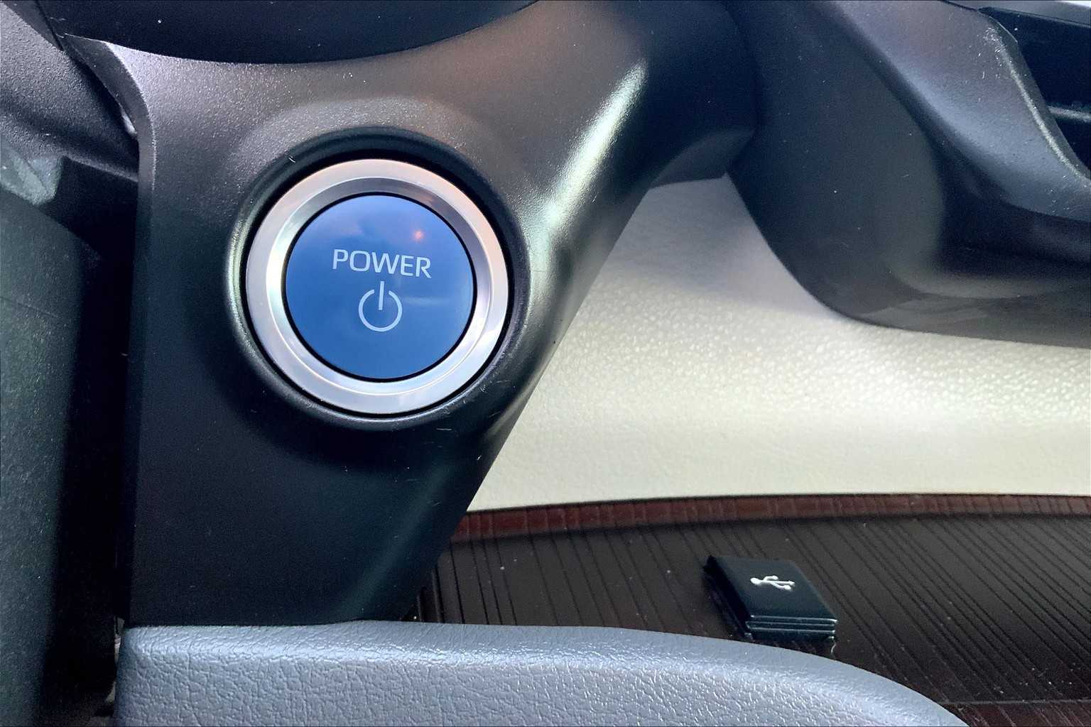 2021 Toyota Sienna LE photo 27