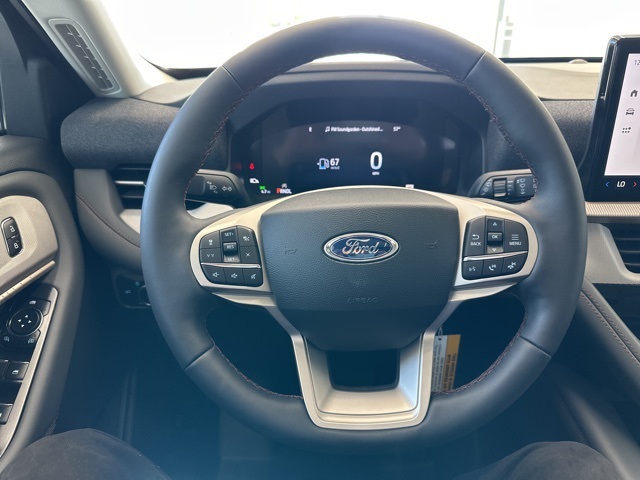 2025 Ford Explorer photo 15