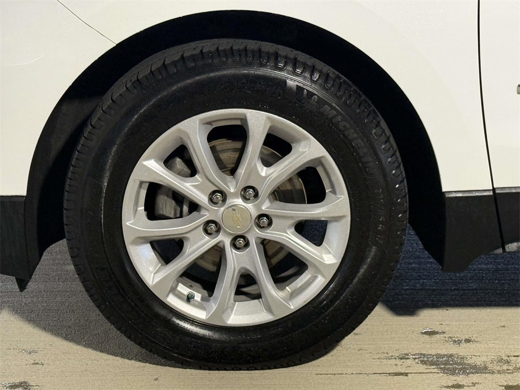 2020 Chevrolet Equinox LS photo 9