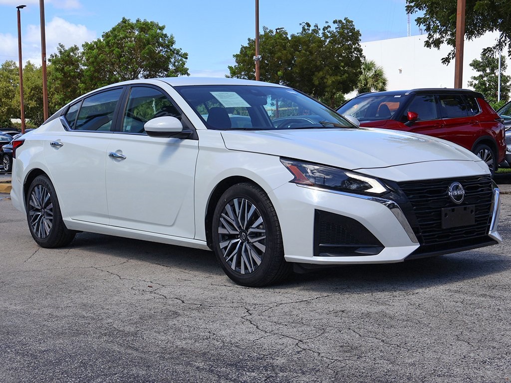 2023 Nissan Altima 2.5 SV photo 2