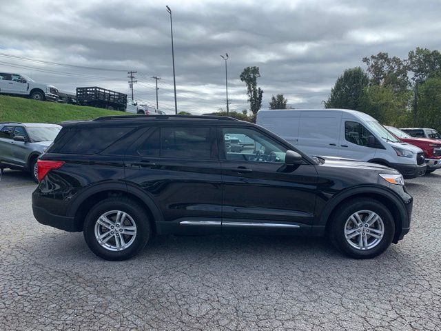 2024 Ford Explorer XLT photo 2