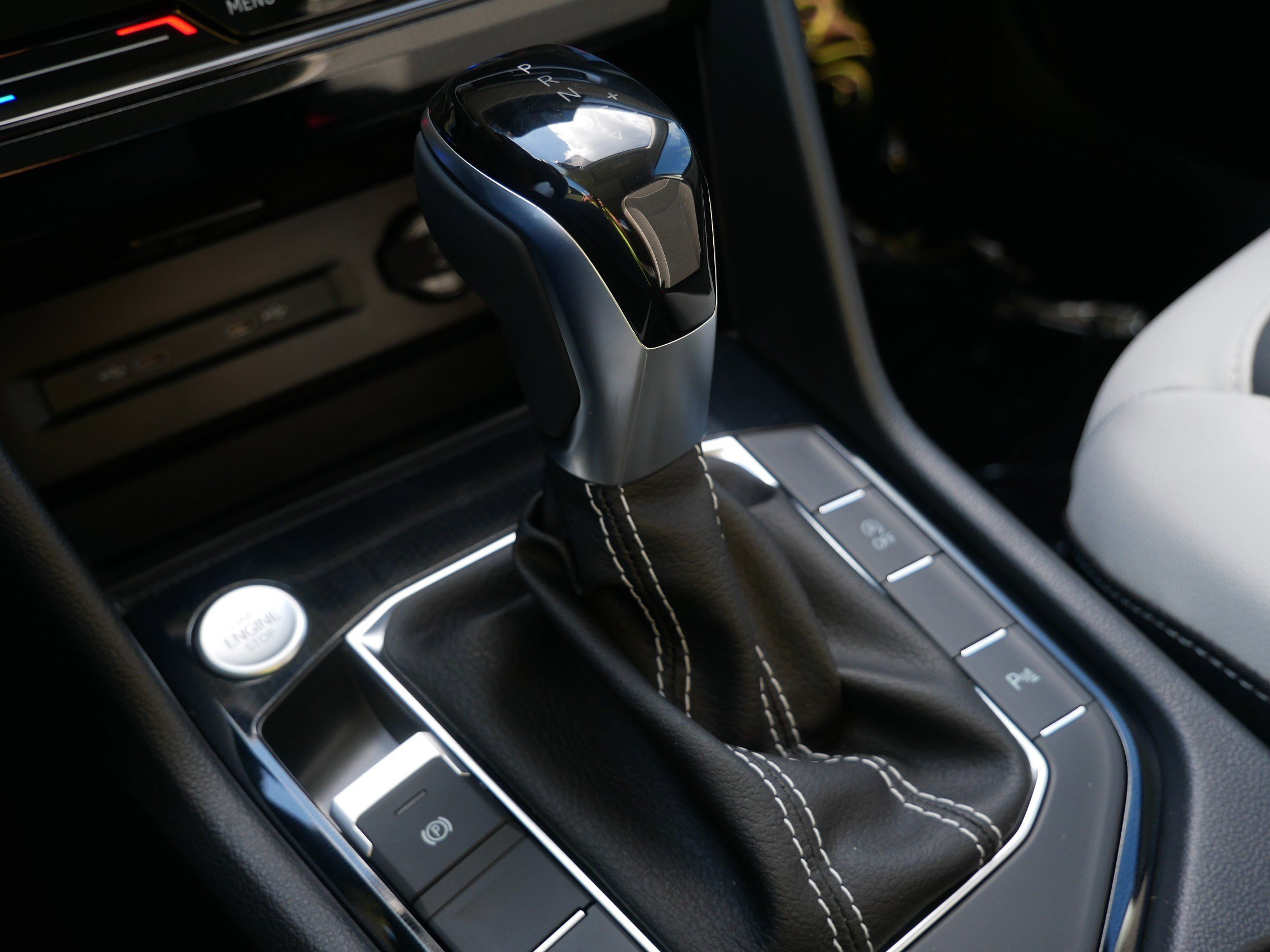 2025 Volkswagen Taos SE photo 10