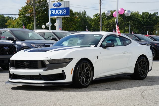 2025 Ford Mustang Dark Horse photo 3