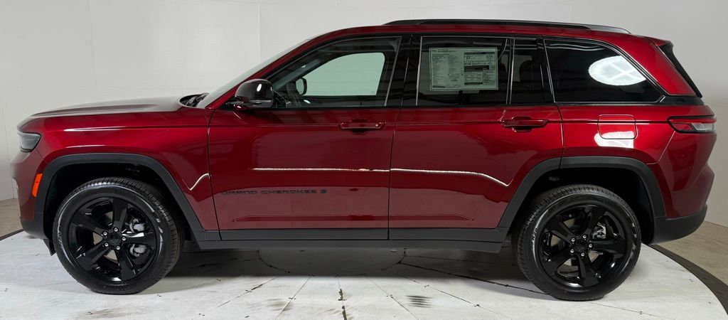 2025 Jeep Grand Cherokee Limited photo 4