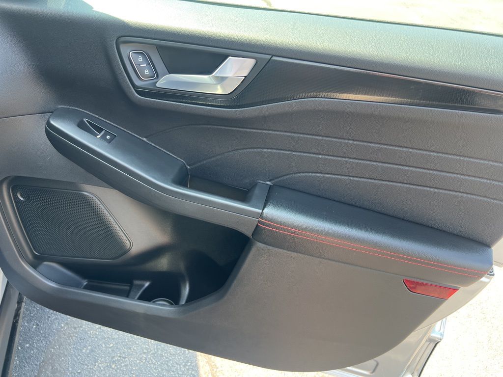 2022 Ford Escape SEL photo 22