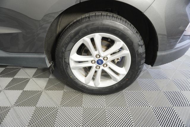 2020 Ford Edge SEL photo 16