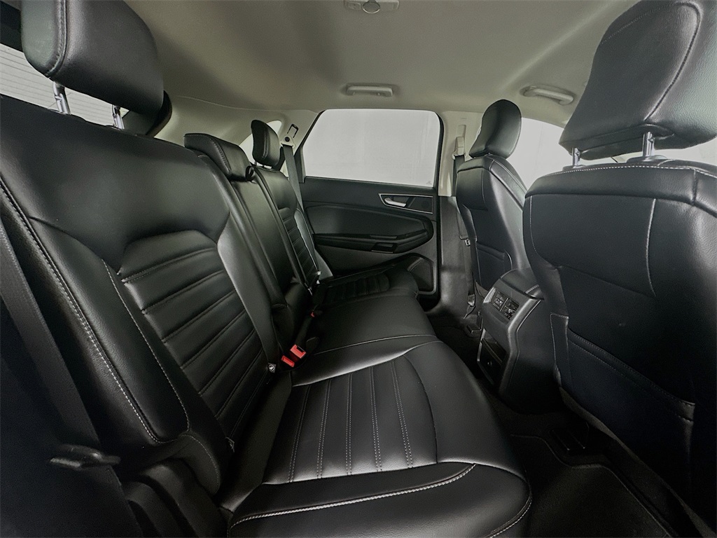 2023 Ford Edge SEL photo 9
