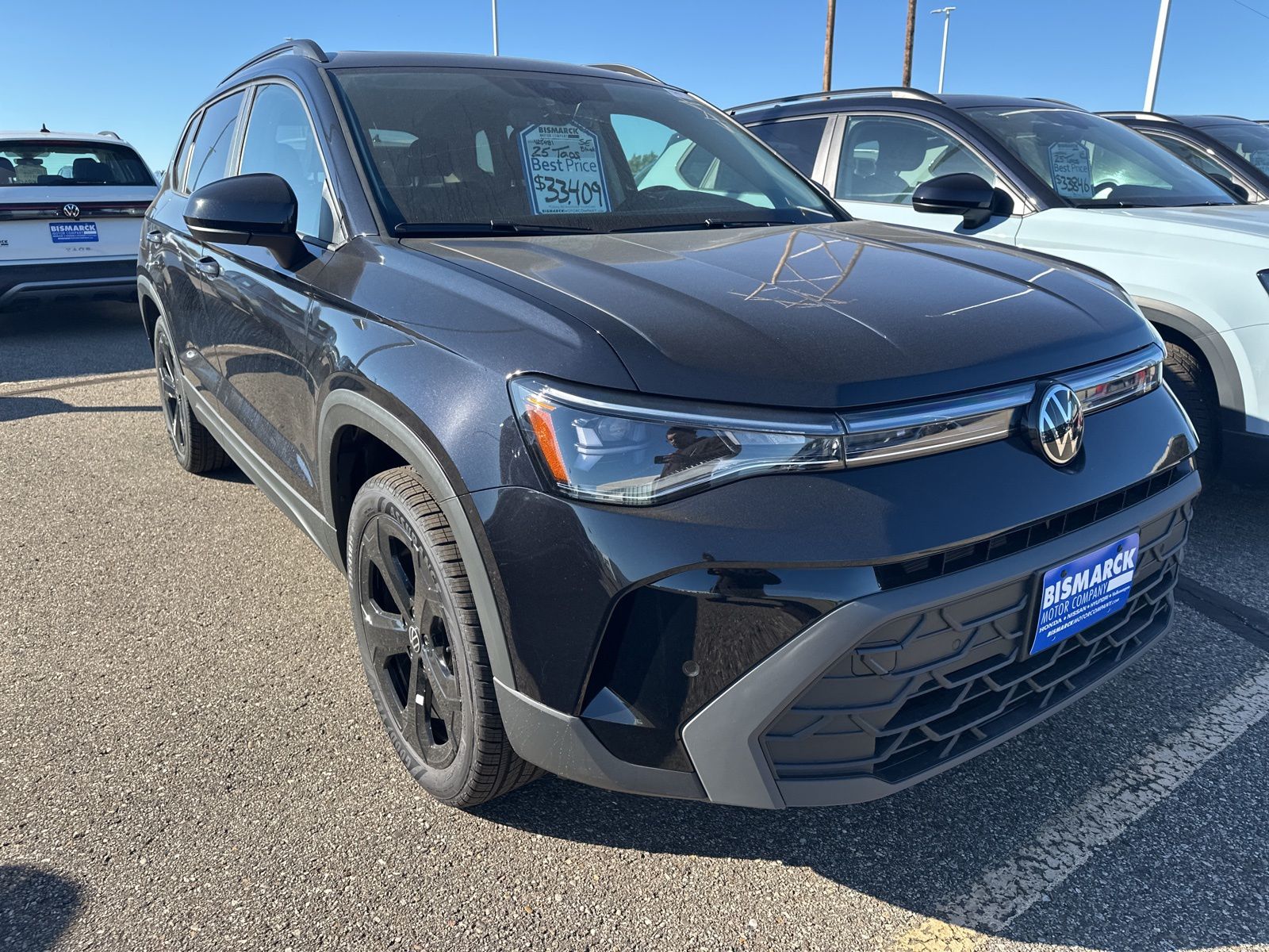 2025 Volkswagen Taos SE photo 3
