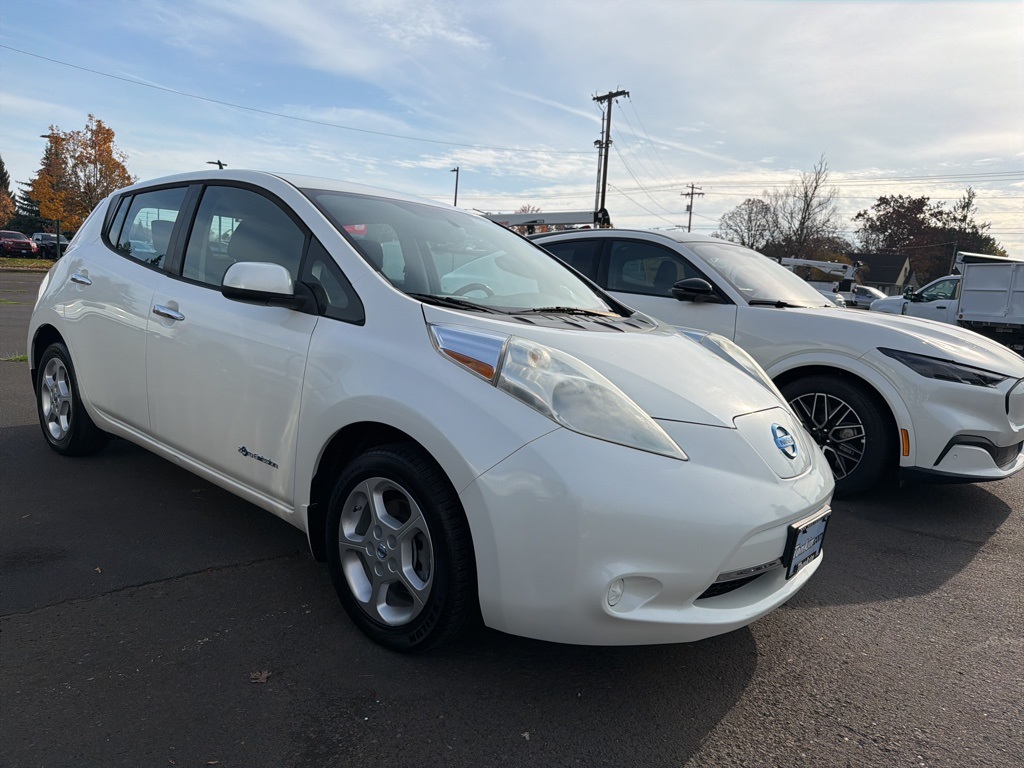 2013 Nissan Leaf SV photo 2