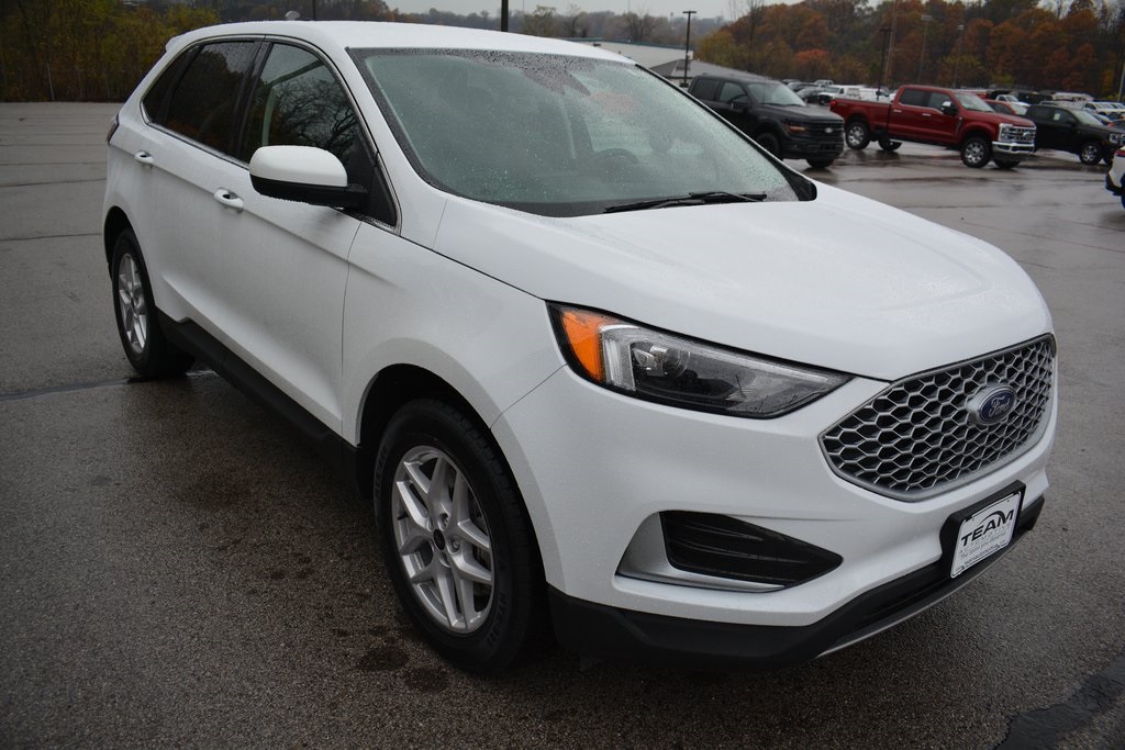 2024 Ford Edge SEL photo 4