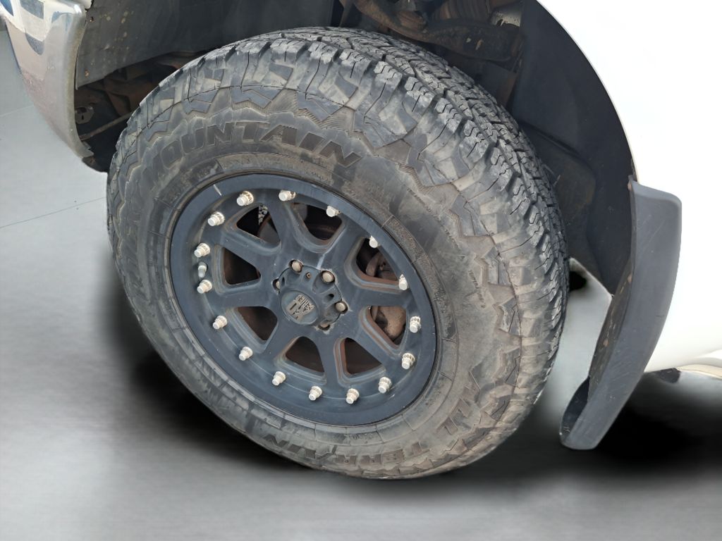 2009 Nissan Frontier SE photo 7